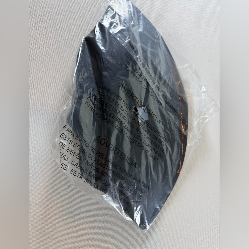 QUINCE Revive Nylon Bucket Hat Black NEW - Picture 3 of 4